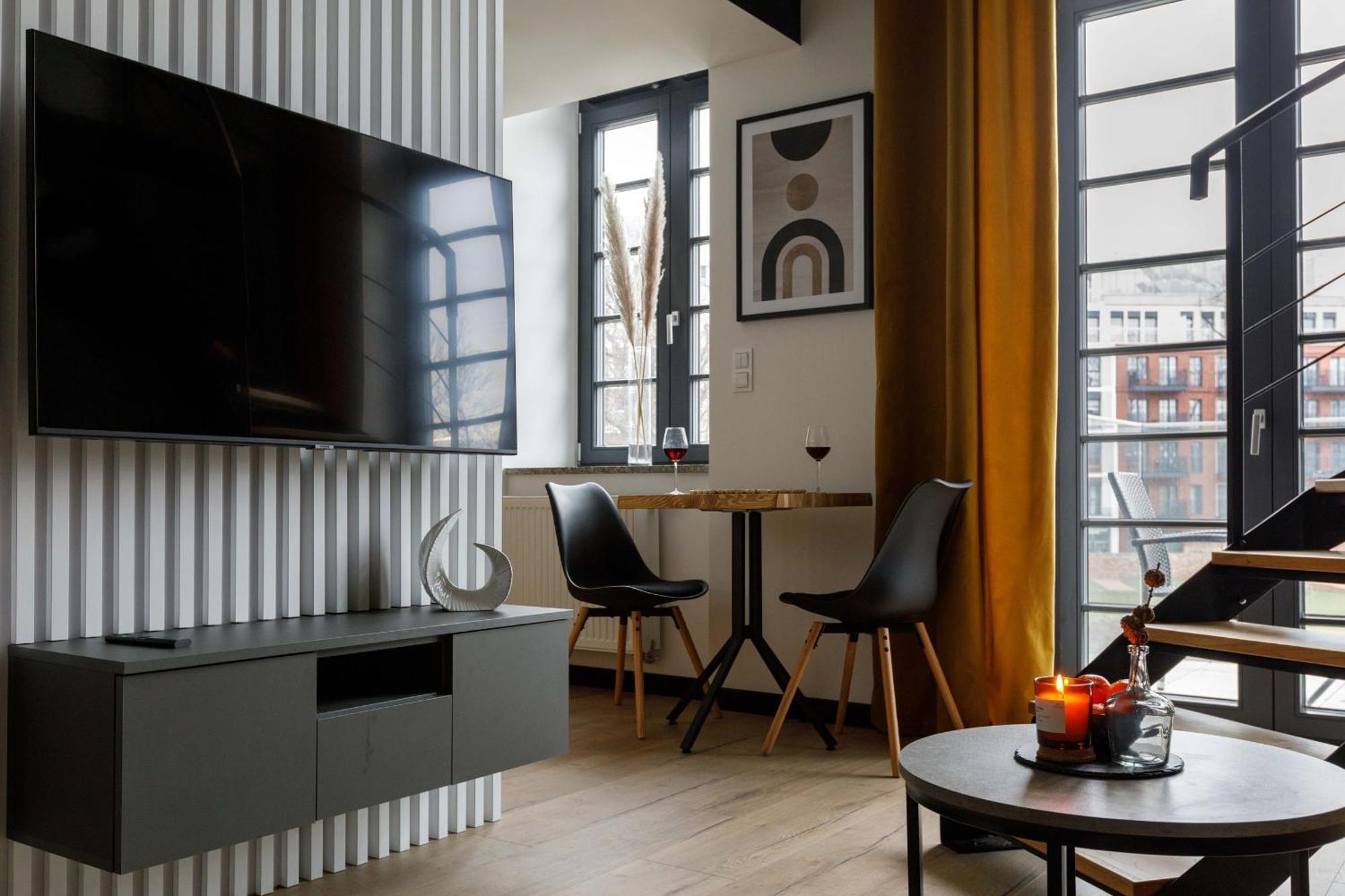 Golden - Stylish Loft - Great Location &jana Pawla33 Apartment *